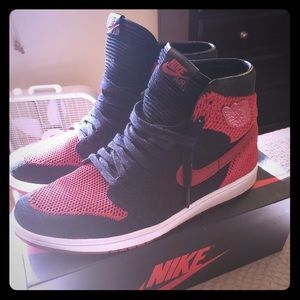 Gently worn Jordan 1 Retro High Flyknit Bred